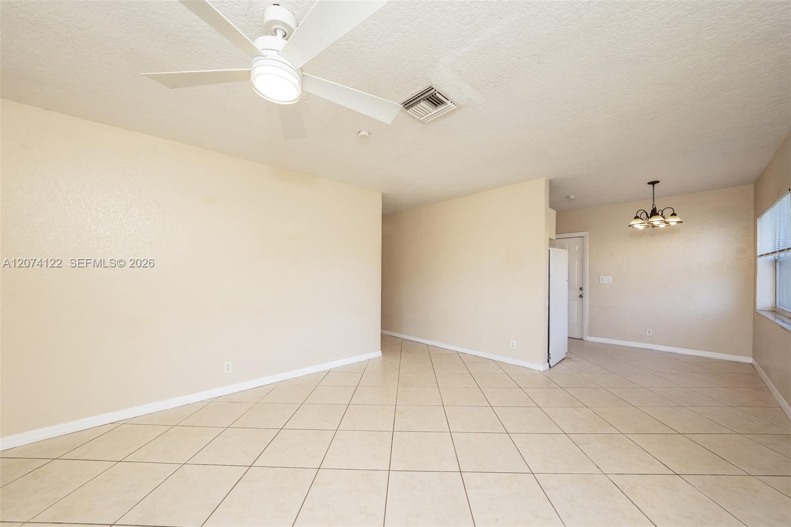 900 W Bloxham Street Property Photo 2