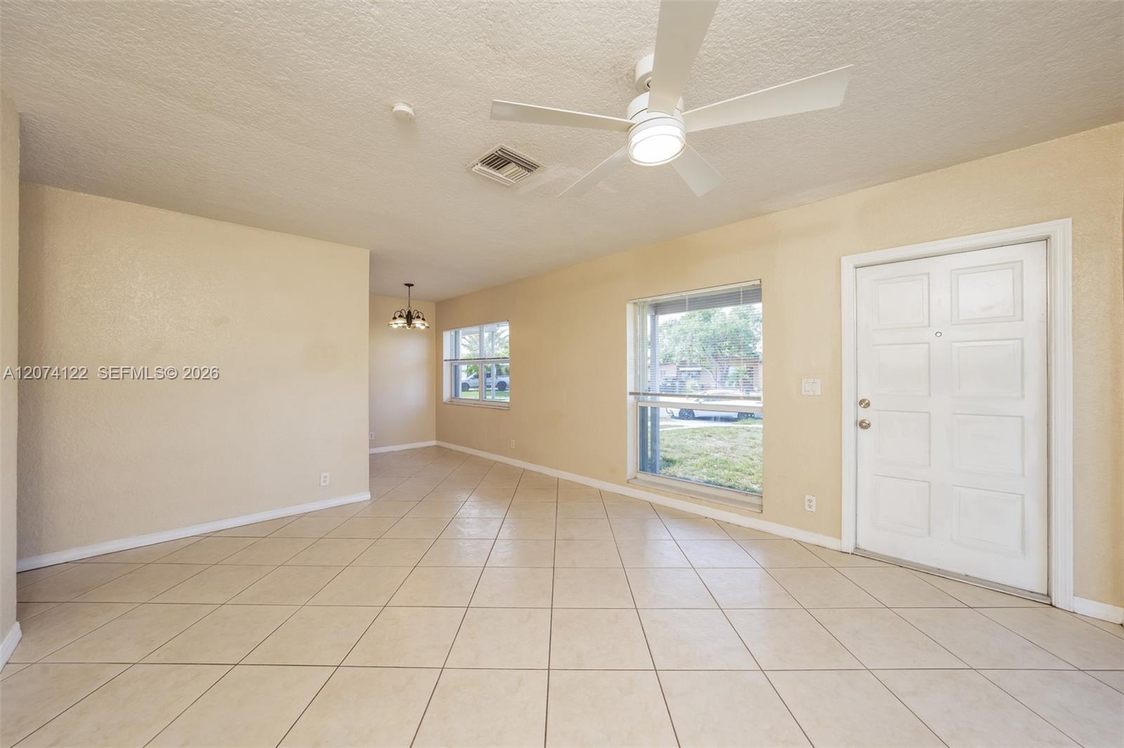 900 W Bloxham Street Property Photo 4