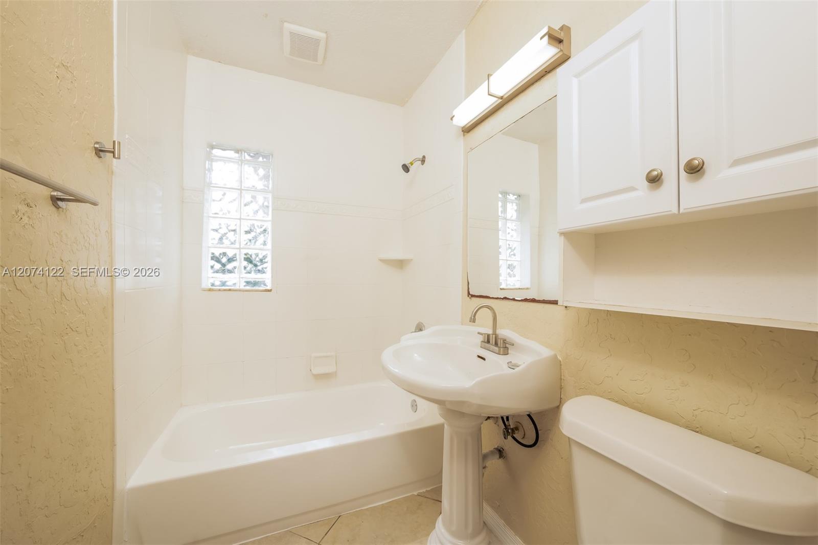 900 W Bloxham Street Property Photo 17