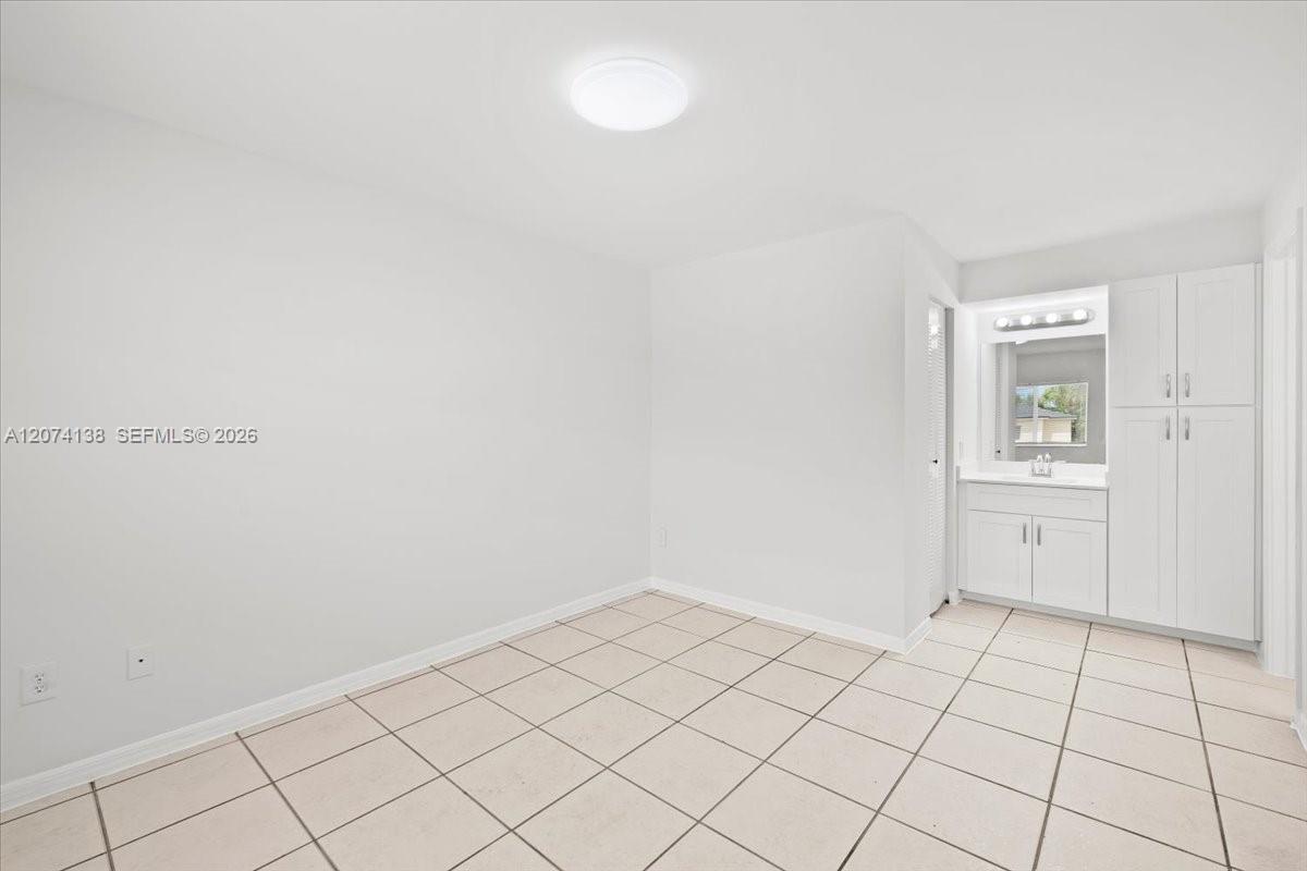 3610 N 56th Avenue 219 Property Photo 12