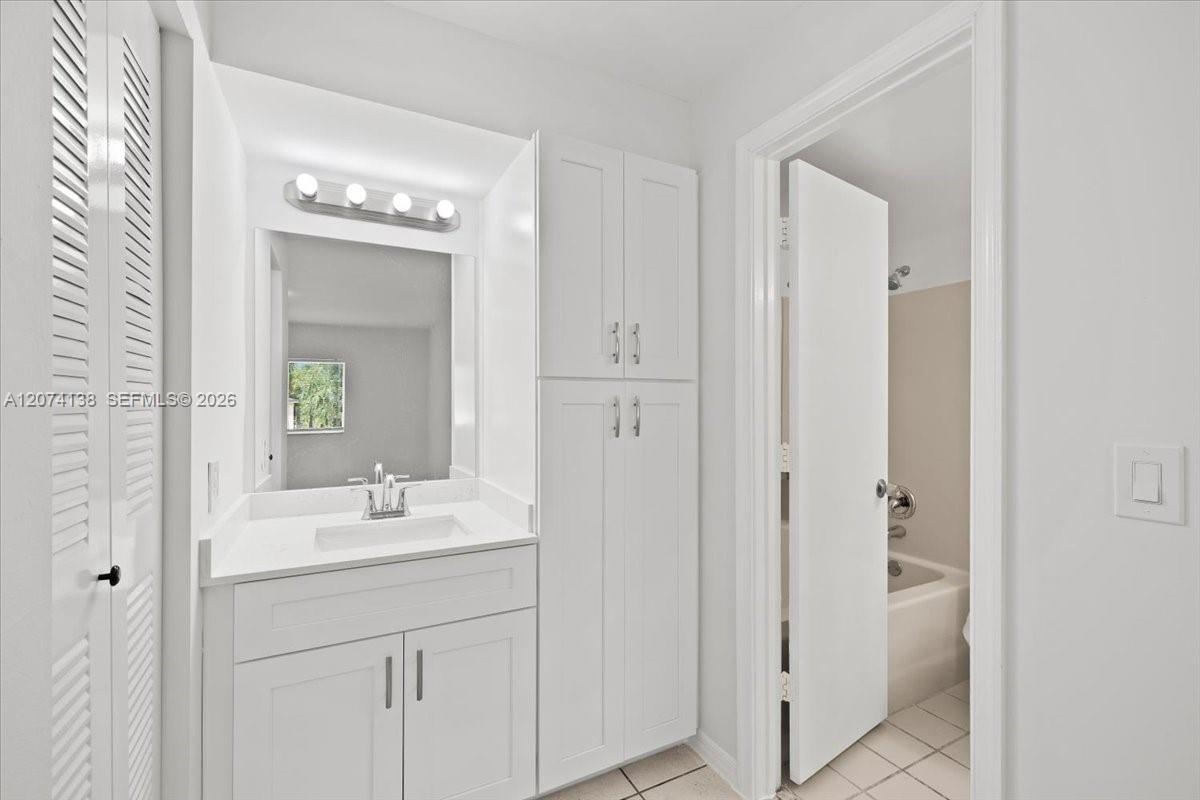 3610 N 56th Avenue 219 Property Photo 14