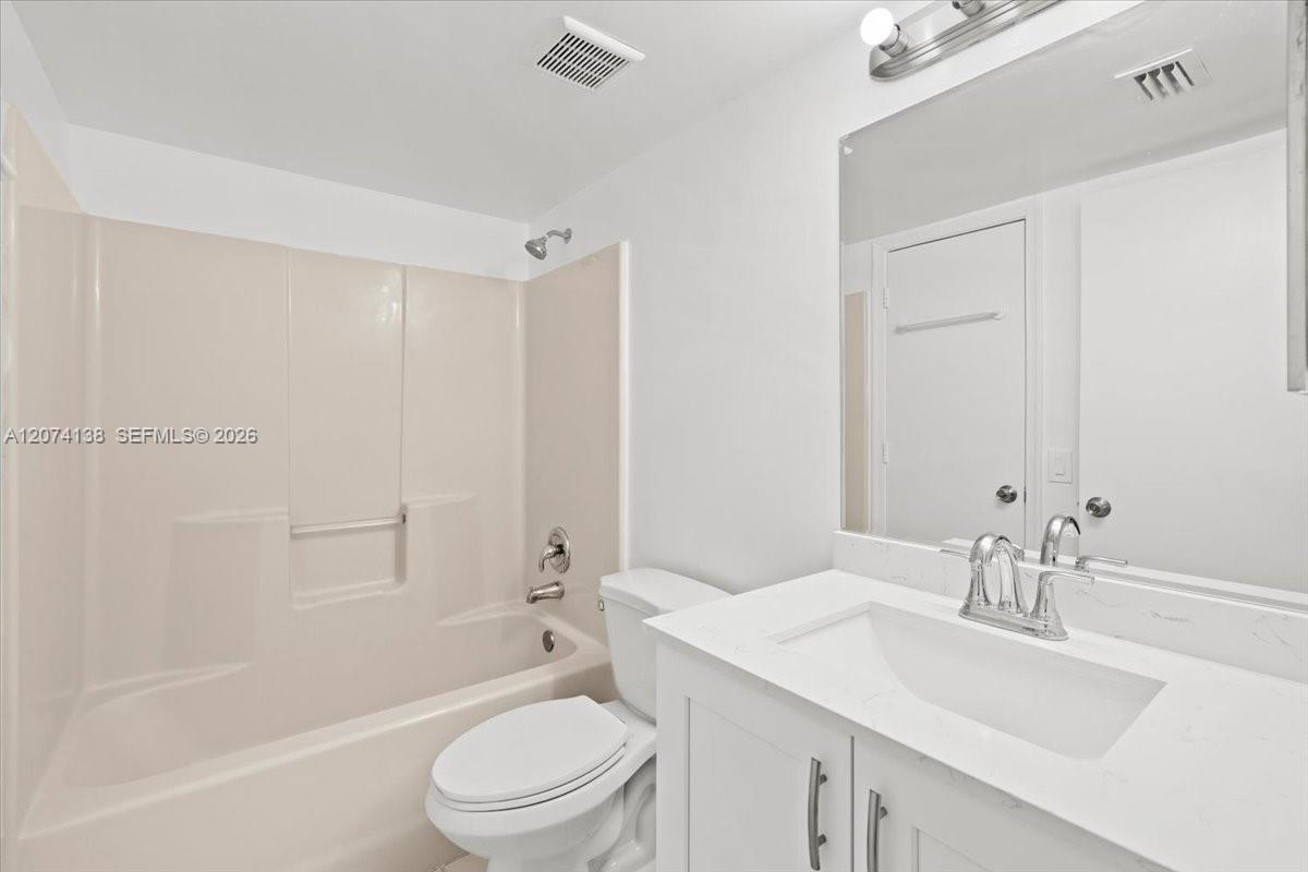 3610 N 56th Avenue 219 Property Photo 15