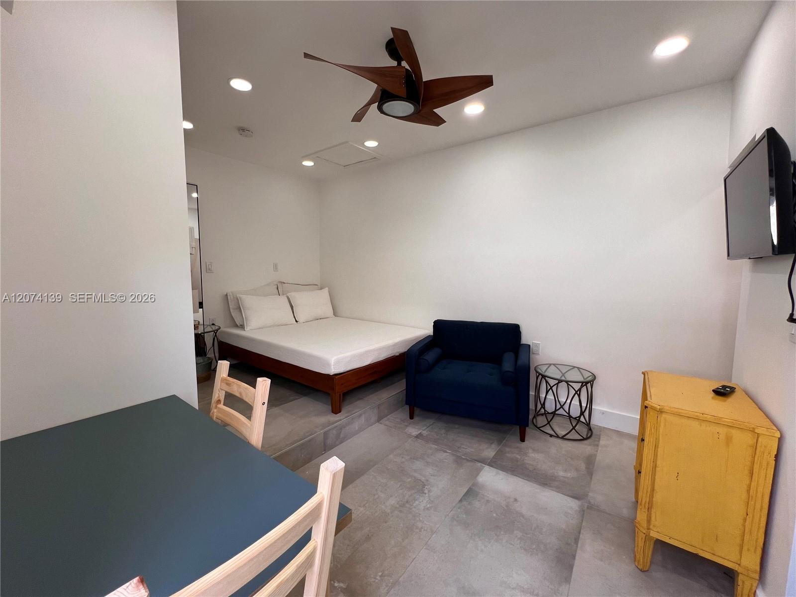 A12074139 Property Photo 4
