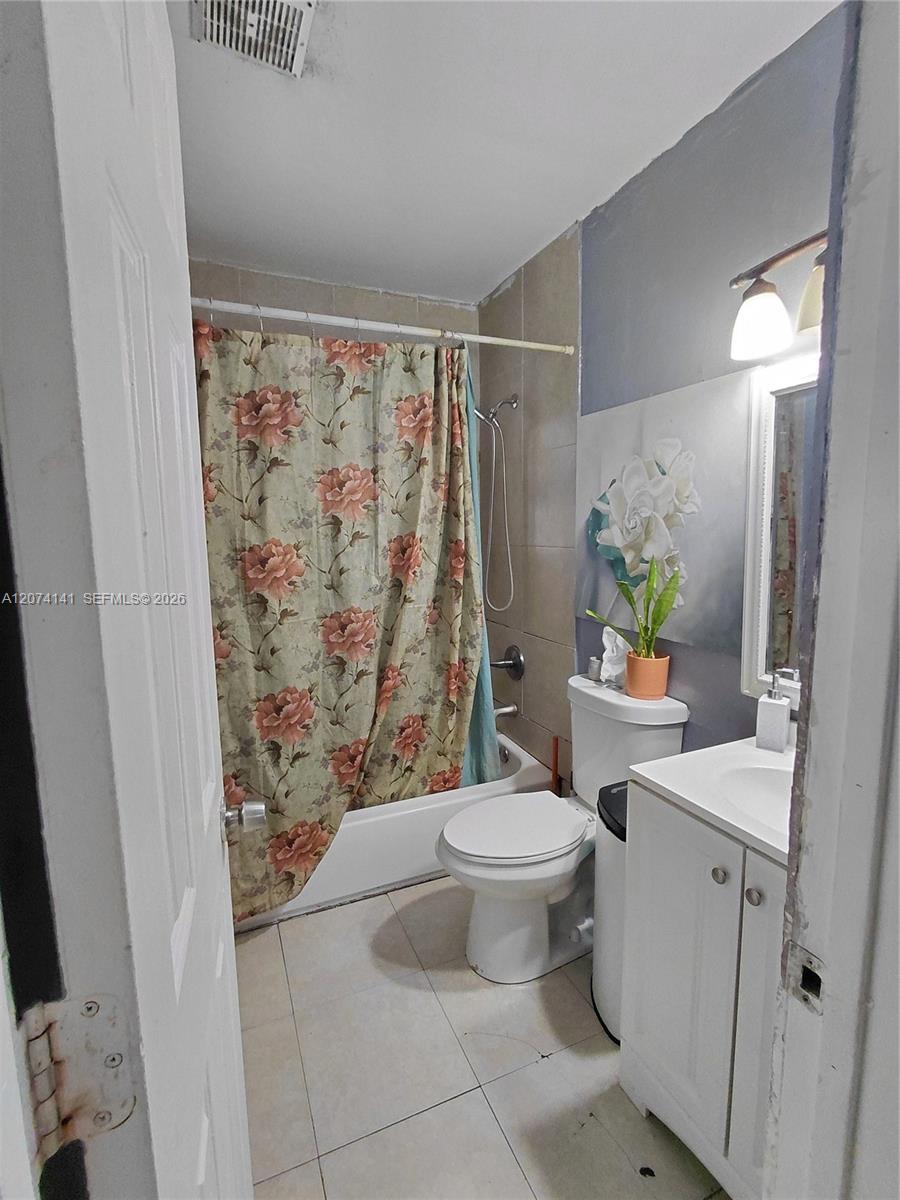 1530 Nw 68th Terrace Property Photo 6