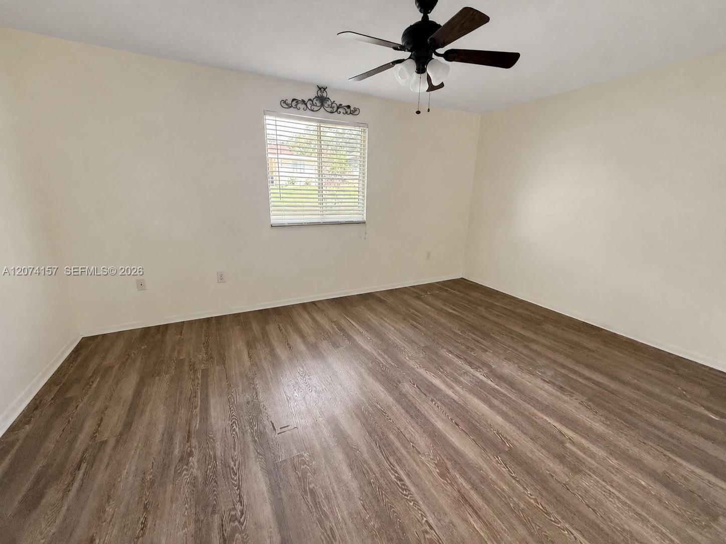 A12074157 Property Photo 54
