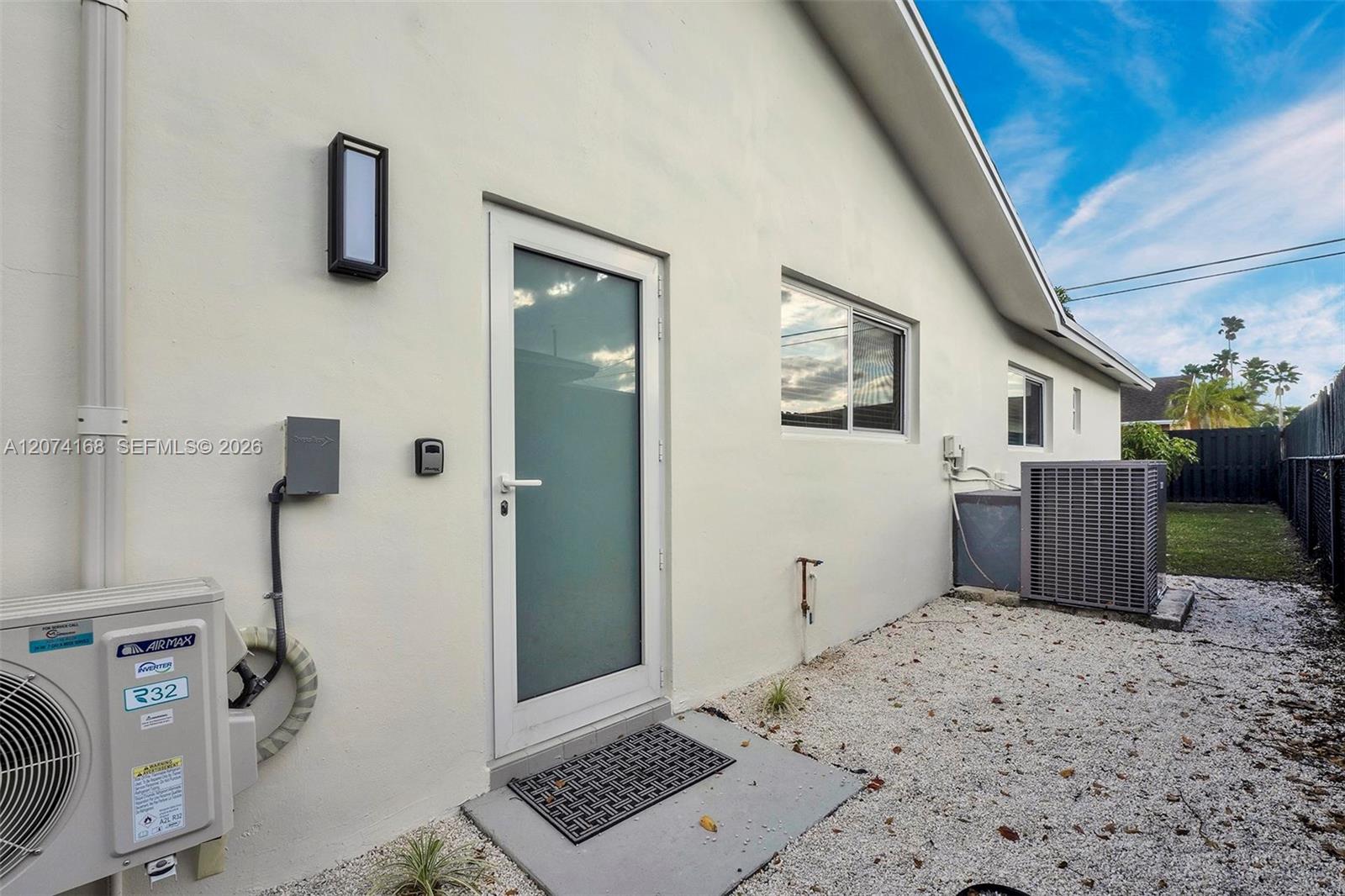10430 Sunset Strip Short Term Property Photo 4