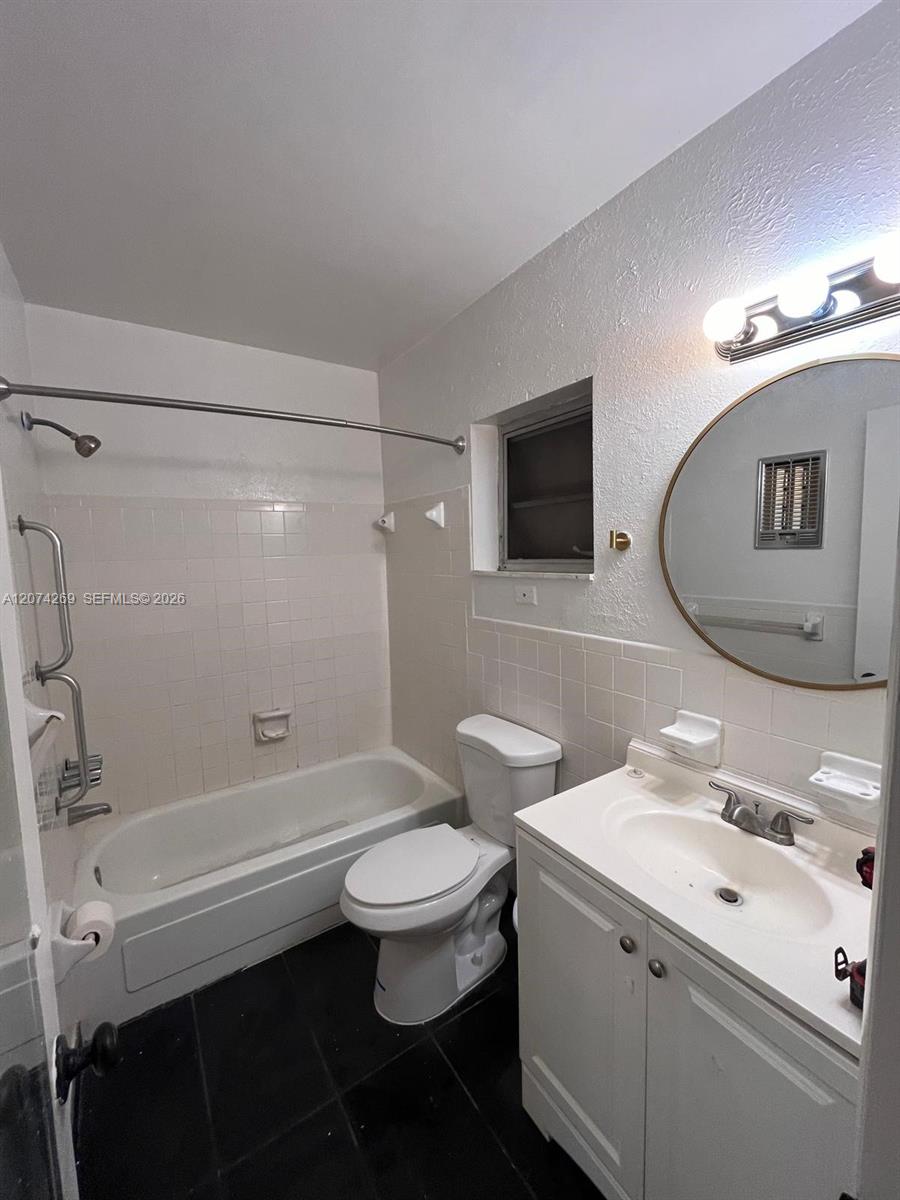 1824 Monroe Street 12 Property Photo 10