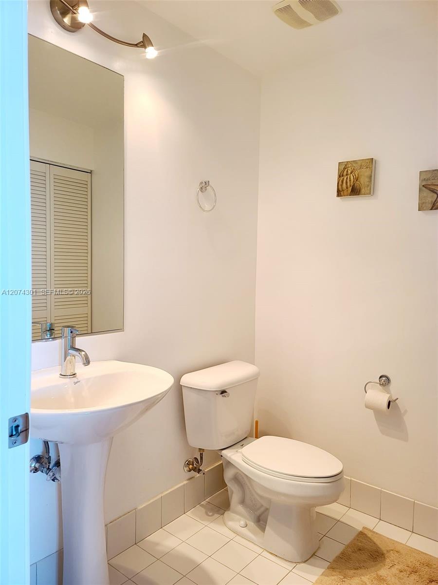 888 Biscayne Boulevard 1610 Property Photo 10