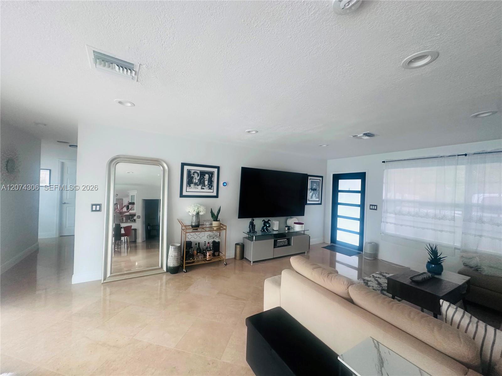 1640 Ne 59th Place Property Photo 13