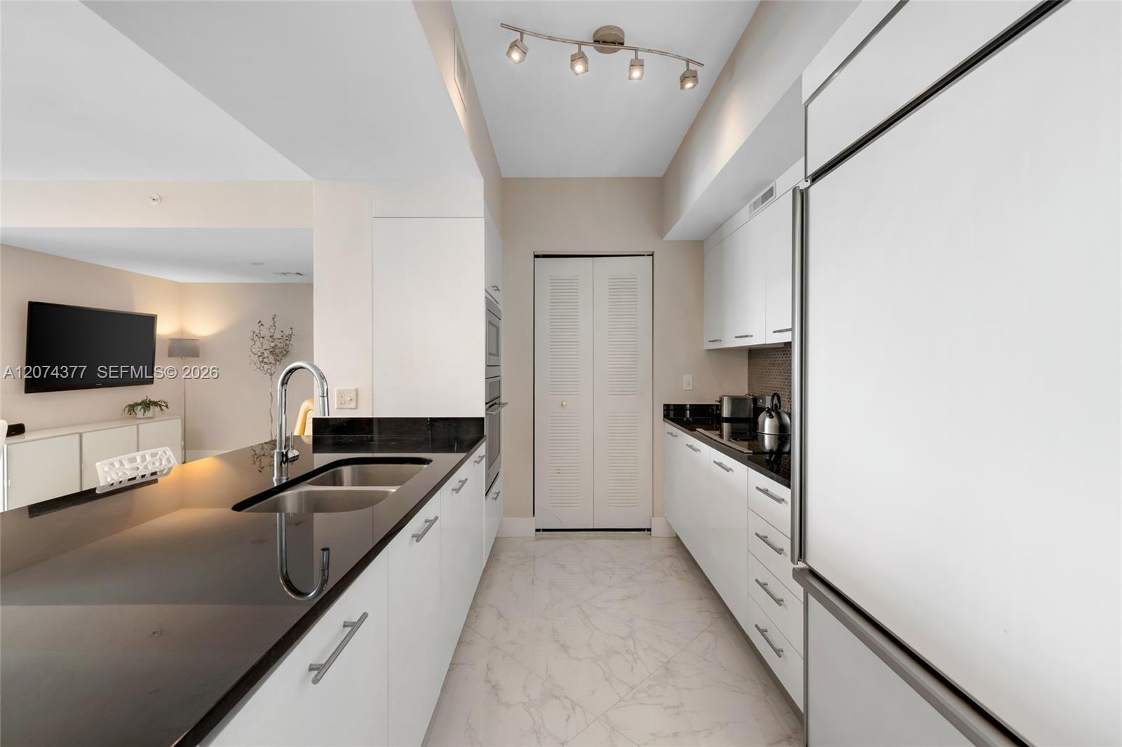 A12074377 Property Photo 8
