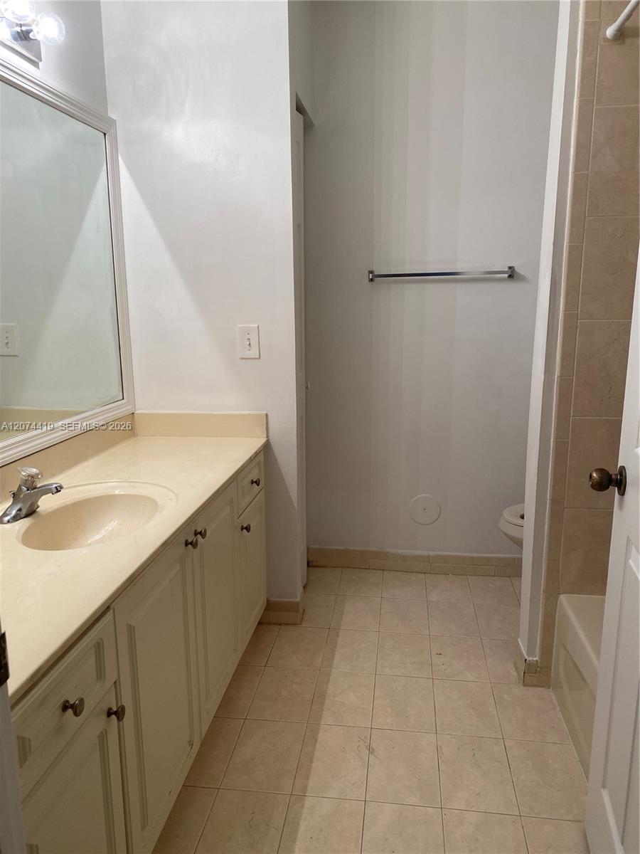 A12074419 Property Photo 8