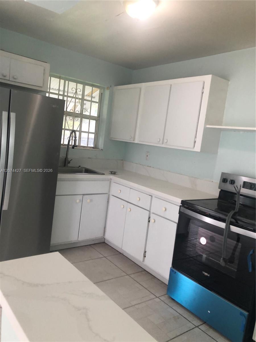 A12074427 Property Photo 3