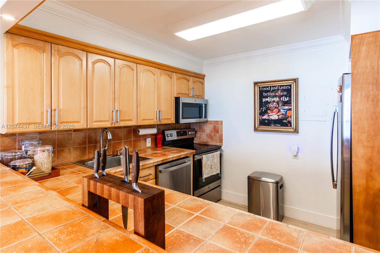 A12074437 Property Photo 2