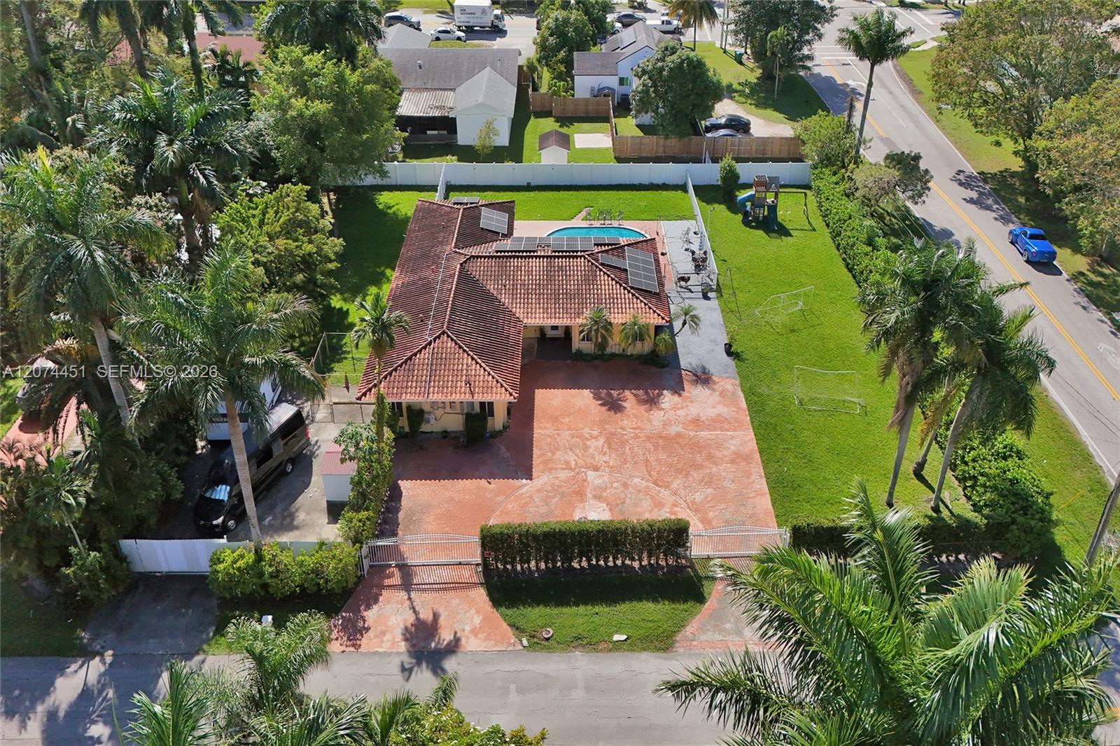 2 Ne 160th Street Property Photo 2