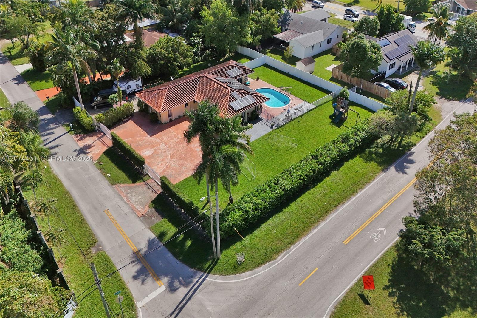 2 Ne 160th Street Property Photo 3