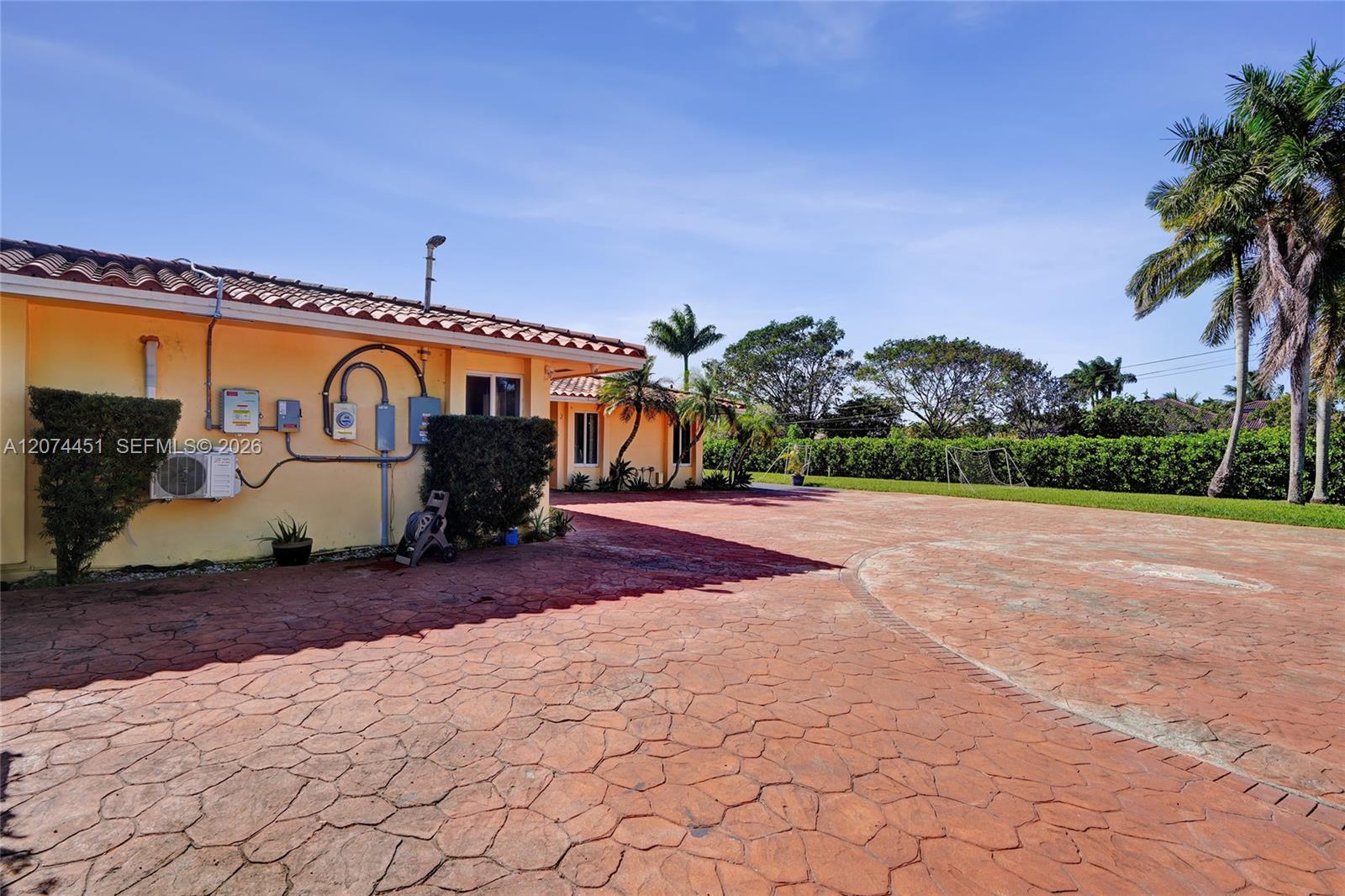 2 Ne 160th Street Property Photo 6