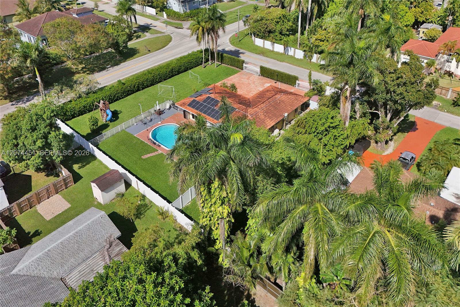 2 Ne 160th Street Property Photo 10