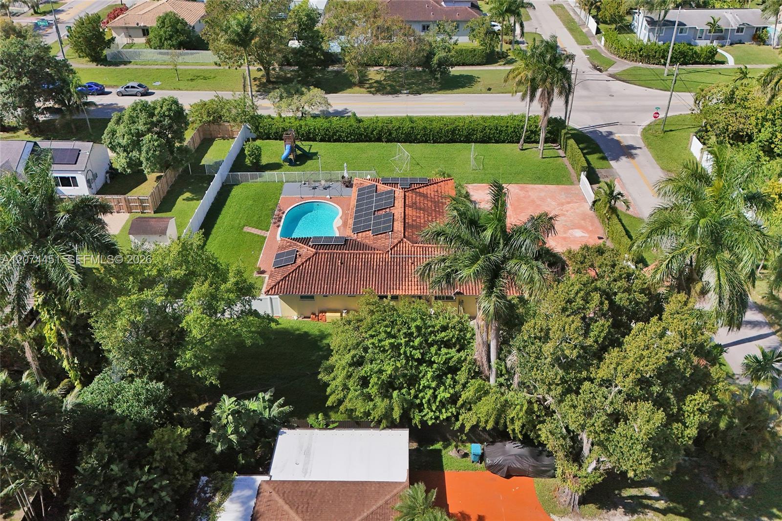 2 Ne 160th Street Property Photo 11