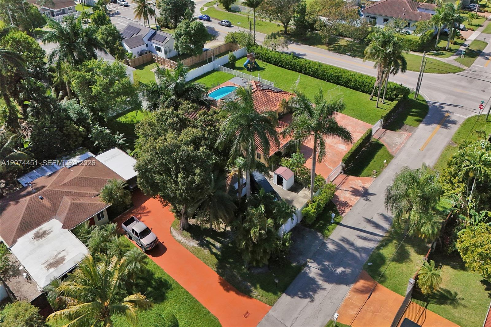 2 Ne 160th Street Property Photo 12