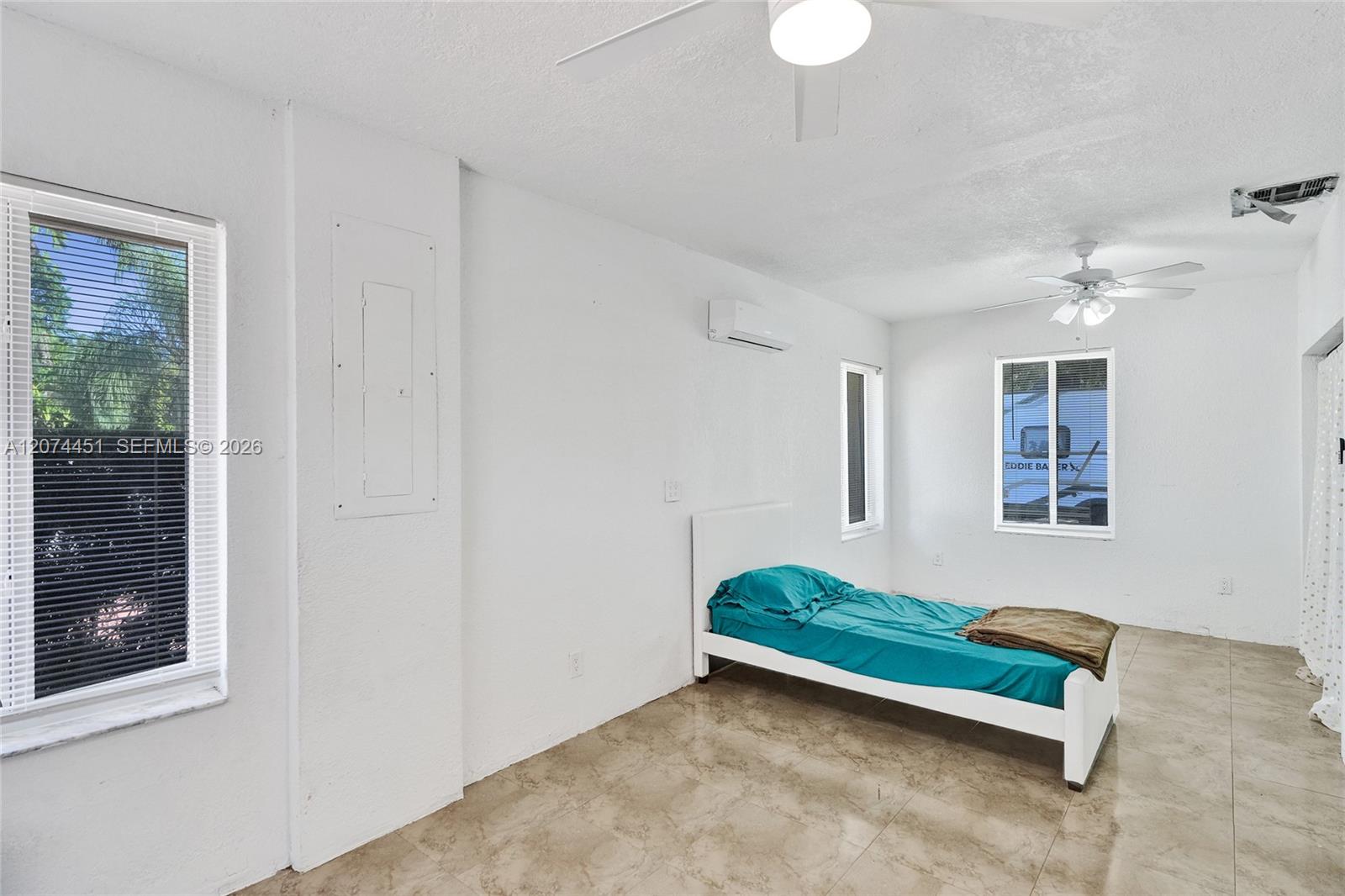 2 Ne 160th Street Property Photo 24
