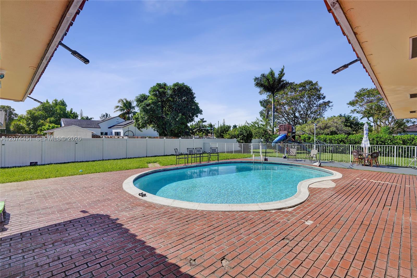 2 Ne 160th Street Property Photo 38