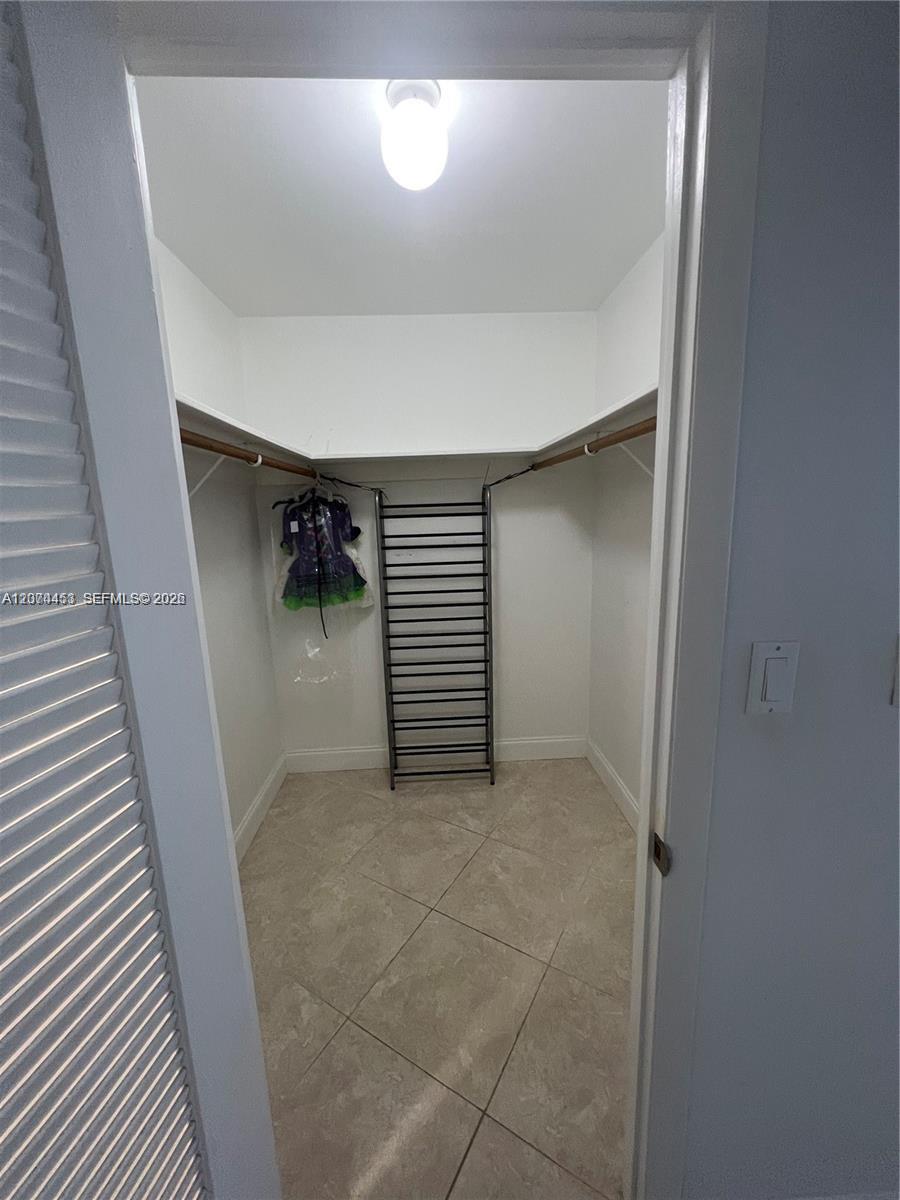 6039 Collins Avenue 423 Property Photo 5