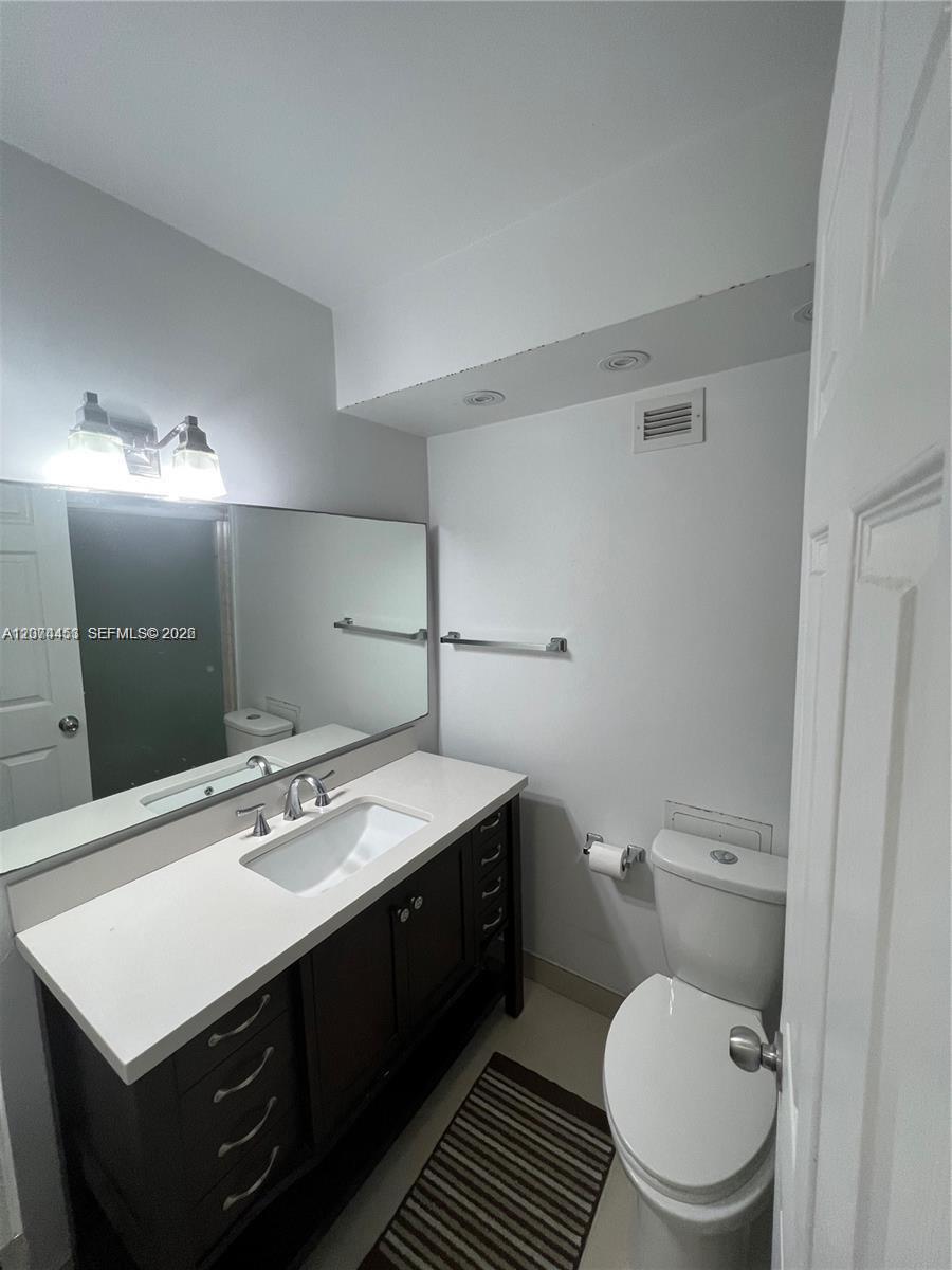 6039 Collins Avenue 423 Property Photo 15