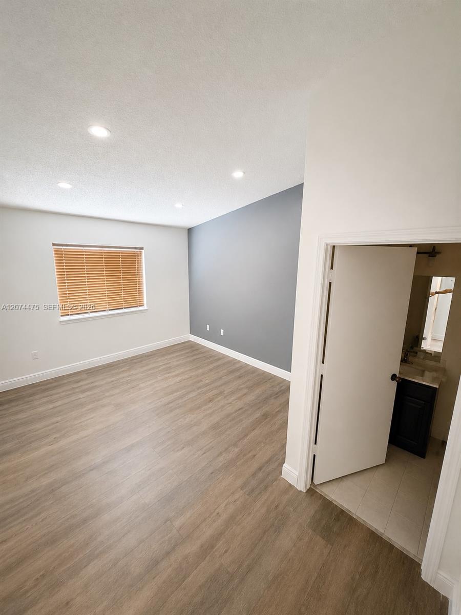 A12074475 Property Photo 14