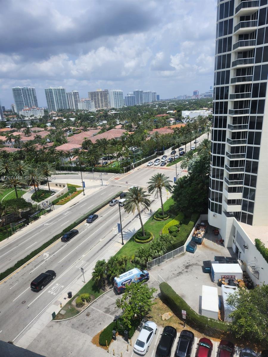 19201 Collins Avenue 1028 Property Photo 4