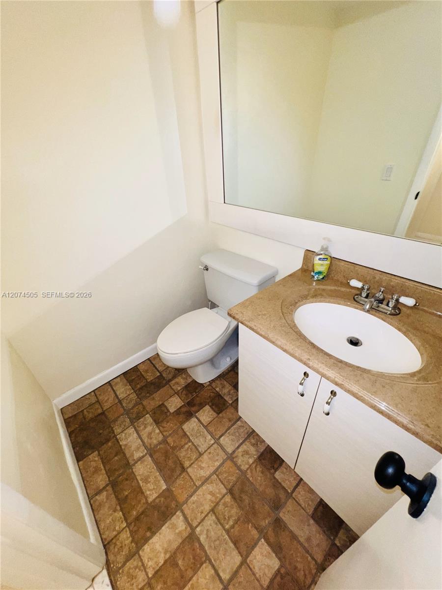 2309 S Cypress Bend Drive 414c Property Photo 8