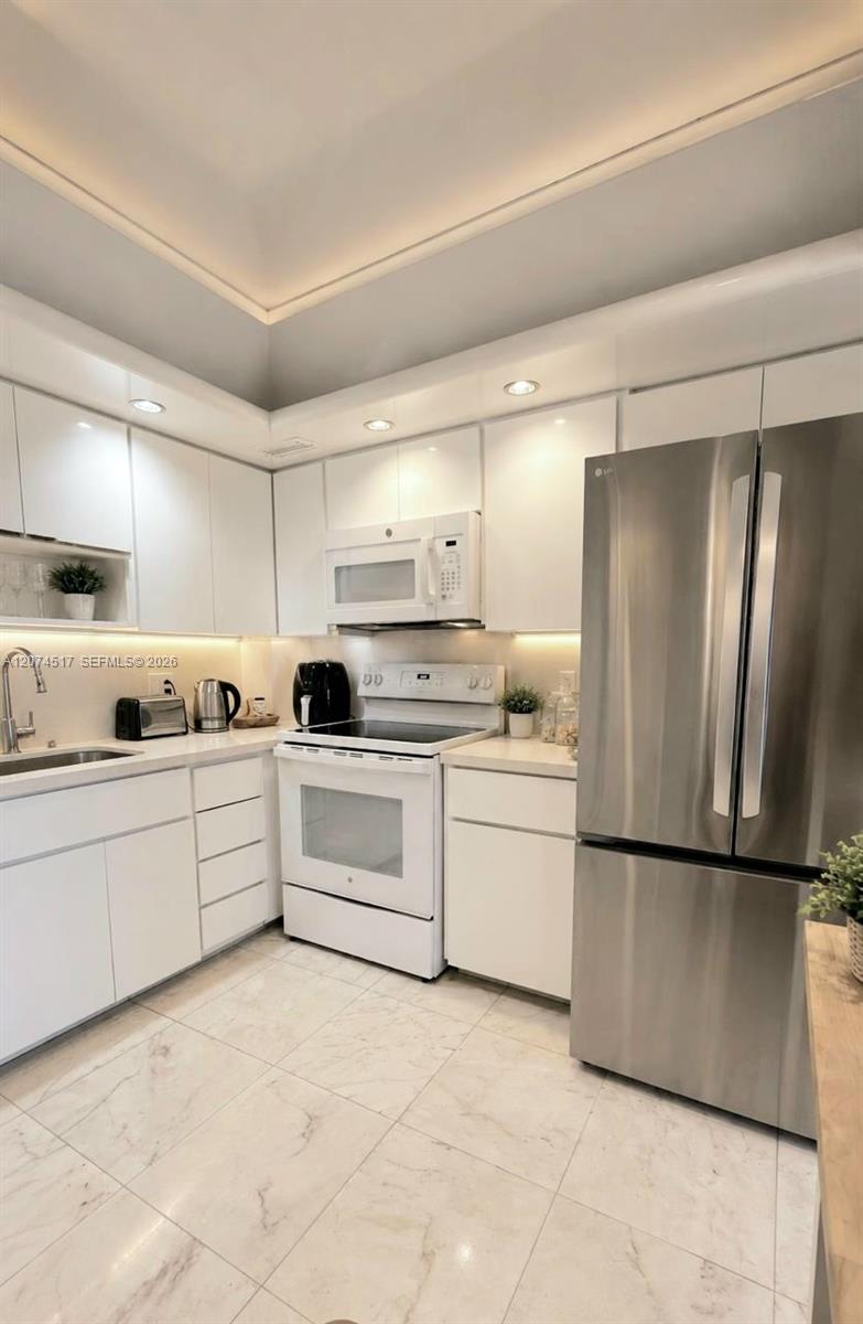 1985 S Ocean Drive 17p Property Photo 3