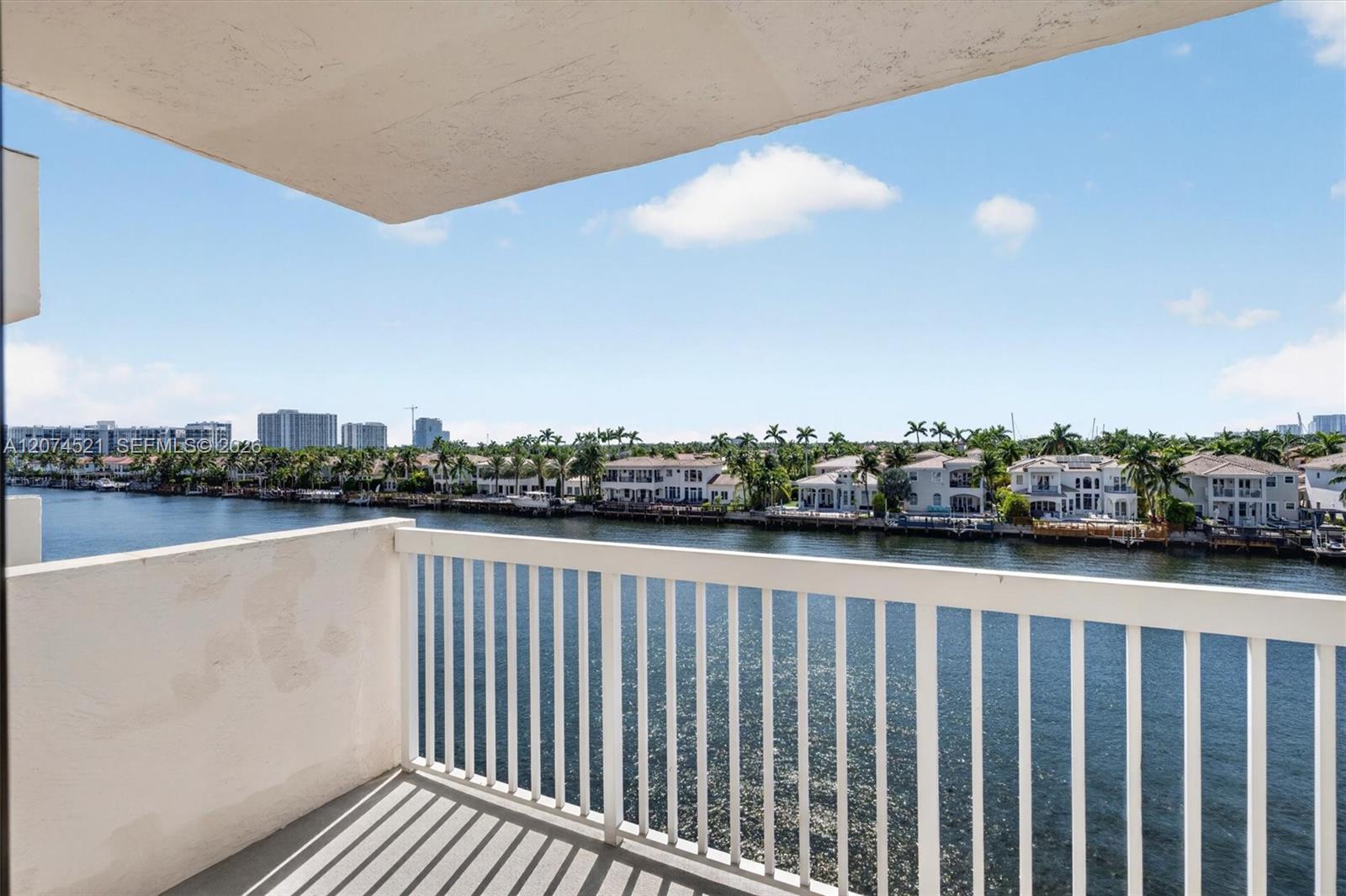 1500 S Ocean Drive 5e Property Photo 3