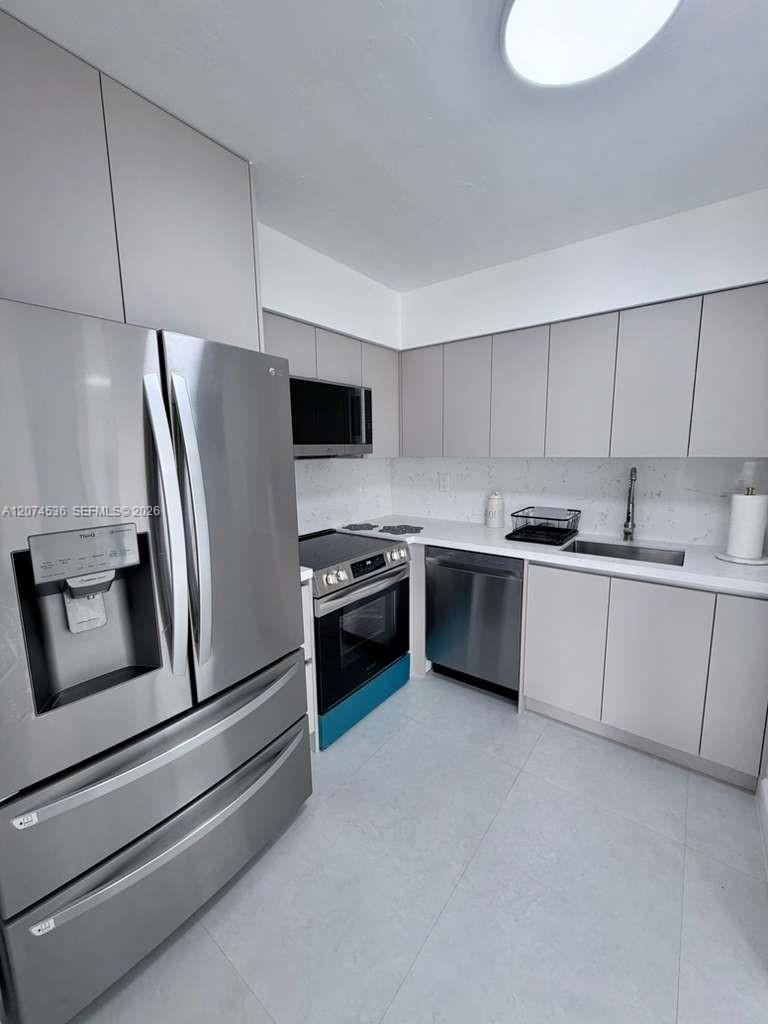 4701 N Andrews Avenue Property Photo 3