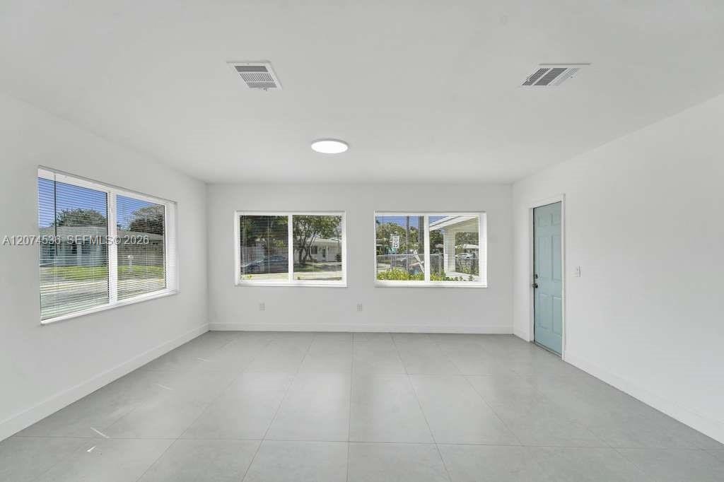 4701 N Andrews Avenue Property Photo 5