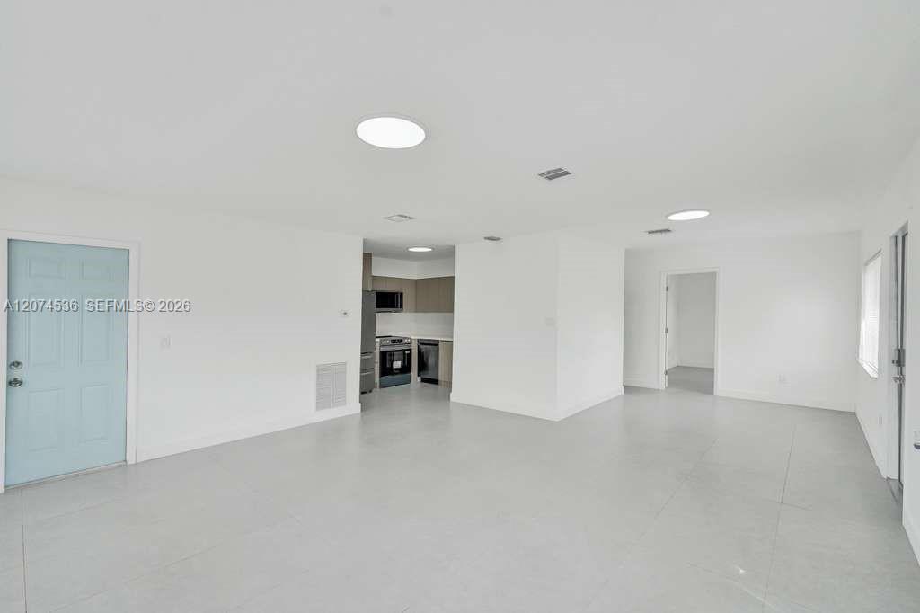 4701 N Andrews Avenue Property Photo 6