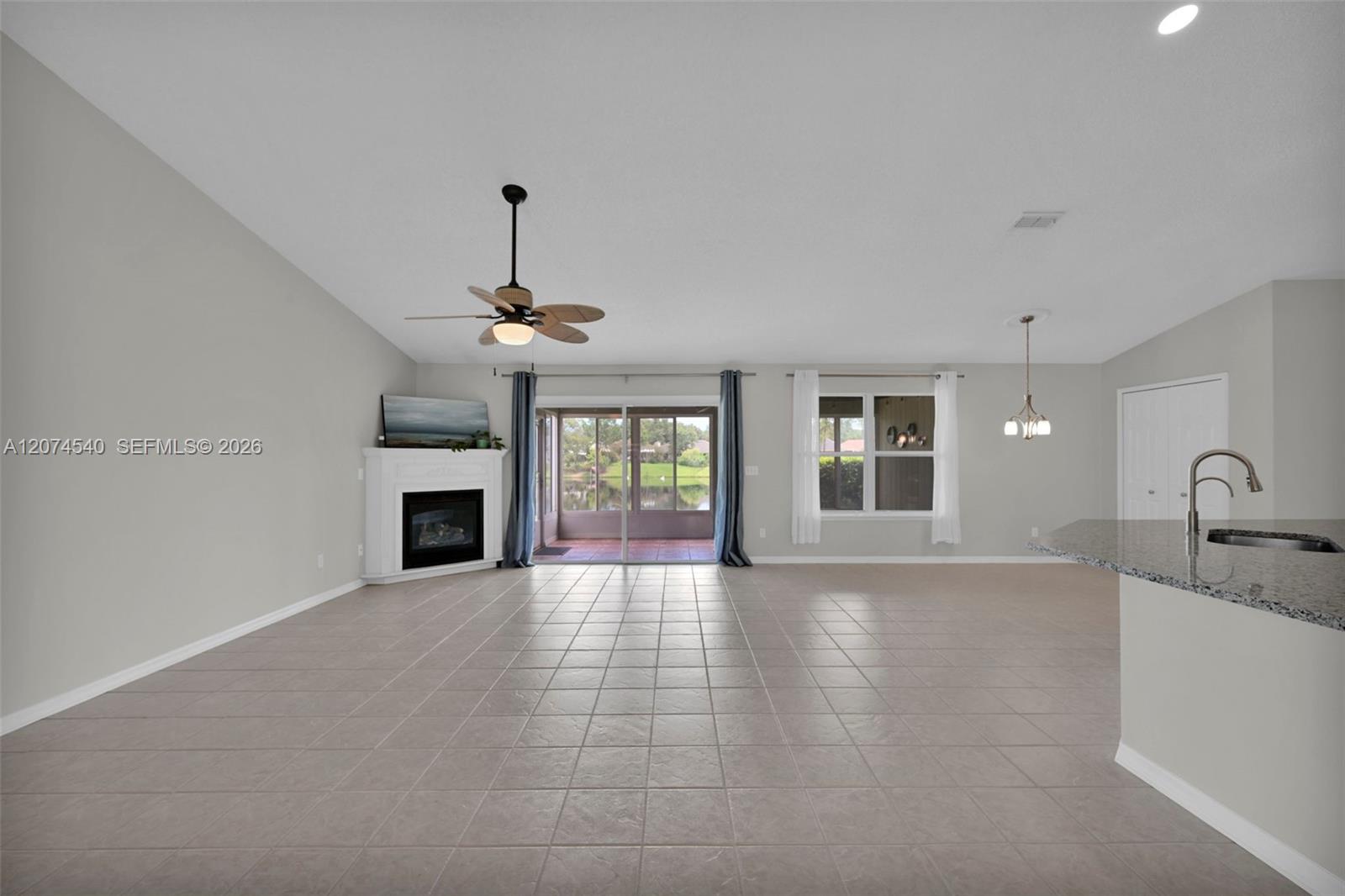 2059 E Forest Gate Property Photo 14