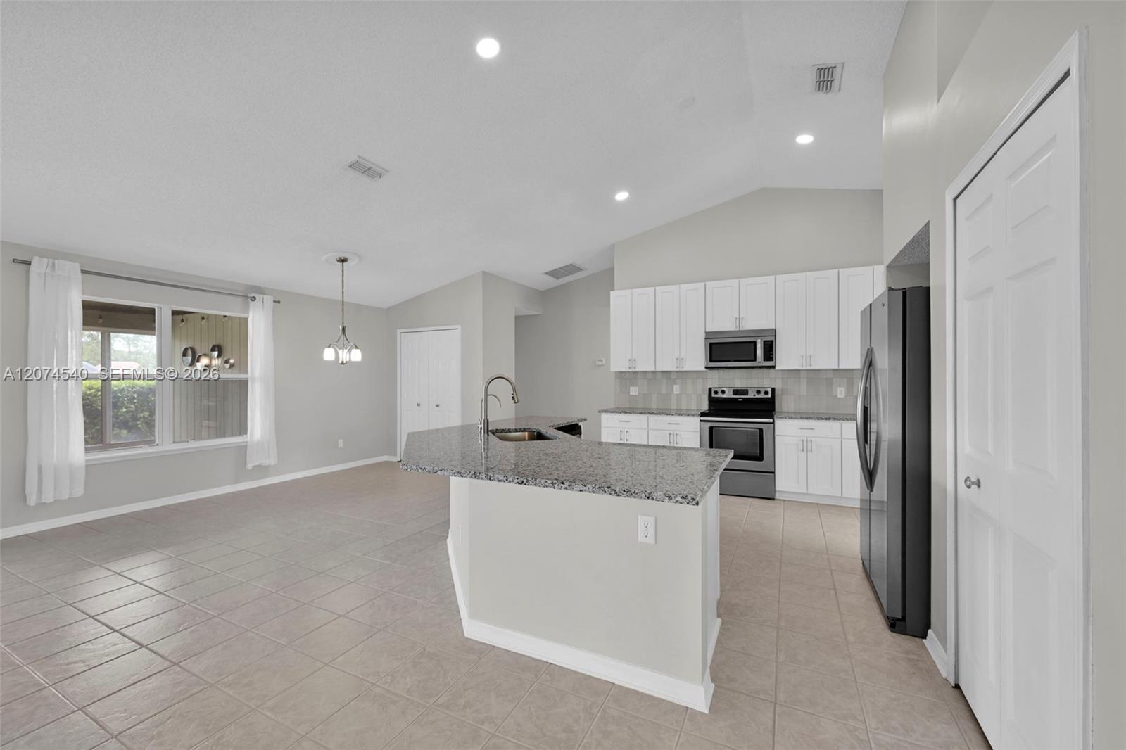 2059 E Forest Gate Property Photo 15