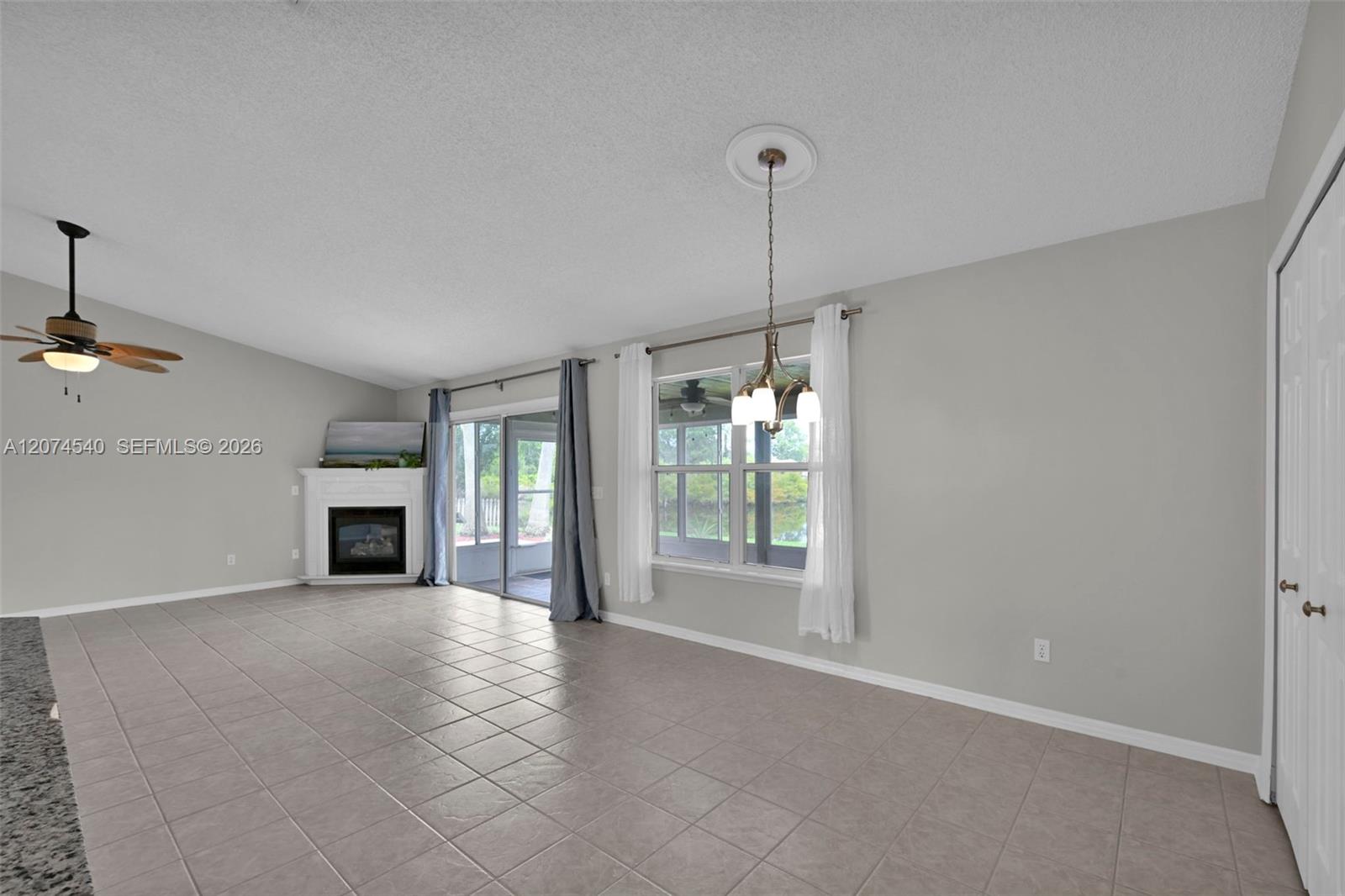 2059 E Forest Gate Property Photo 22