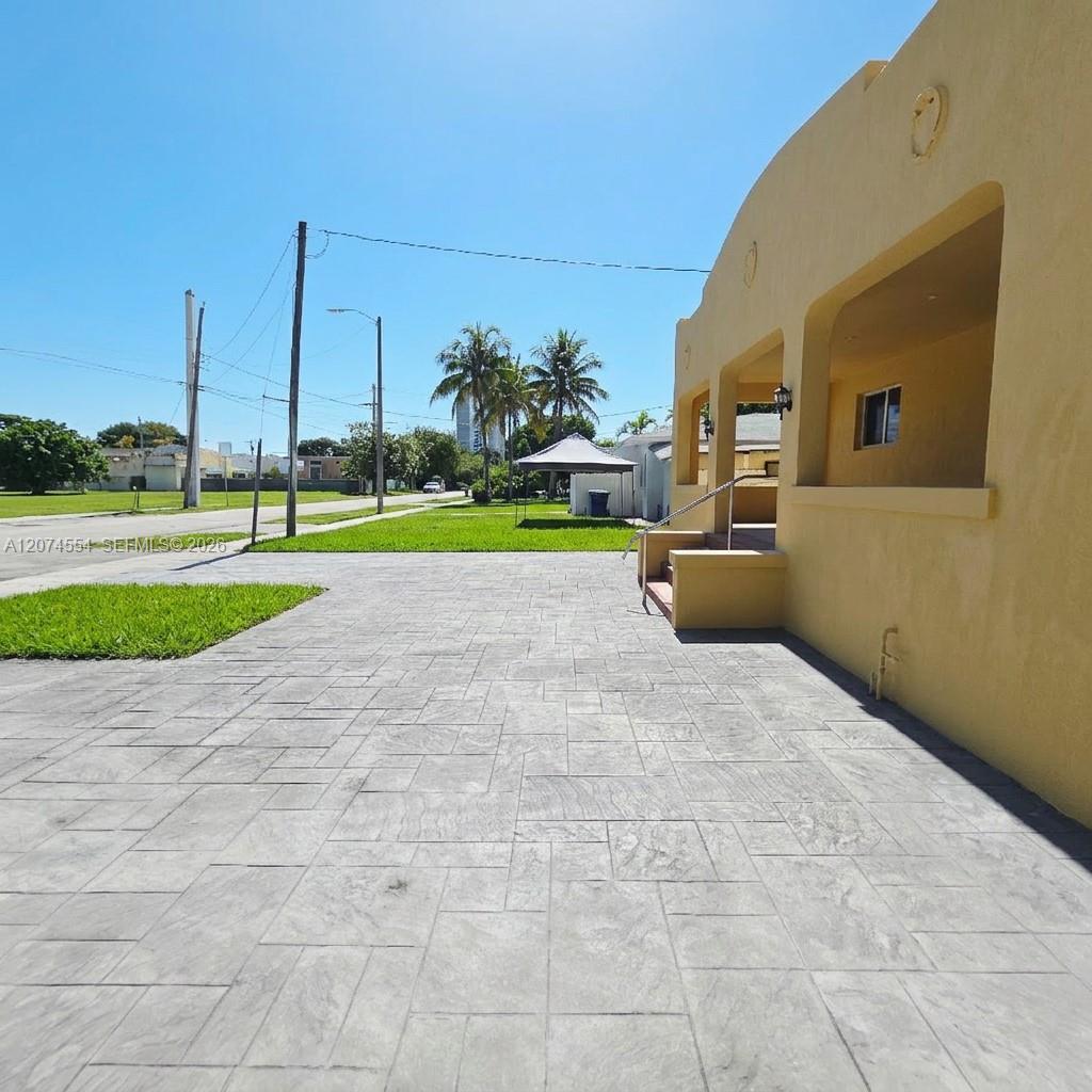 1934 Nw 35th Street Property Photo 1