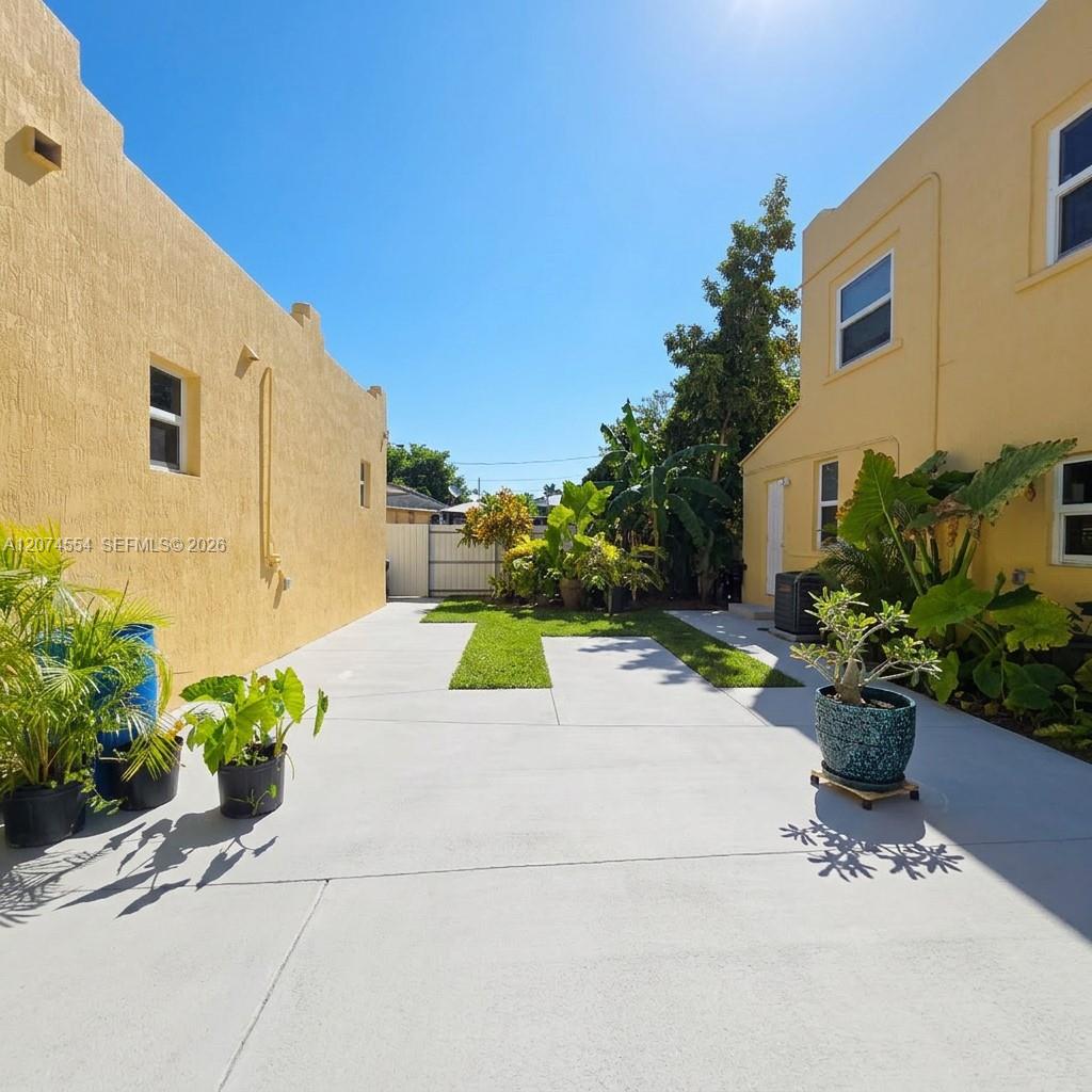 1934 Nw 35th Street Property Photo 4
