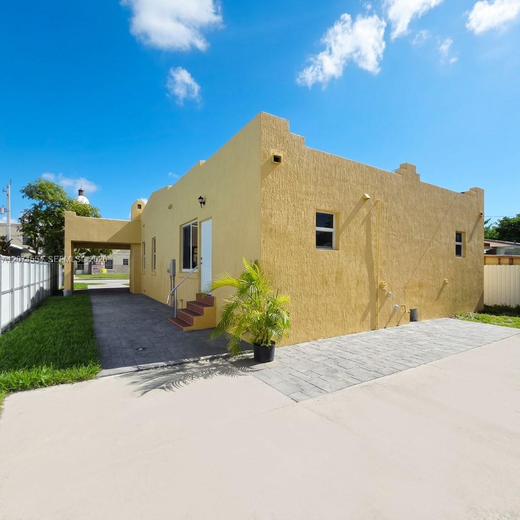 1934 Nw 35th Street Property Photo 5