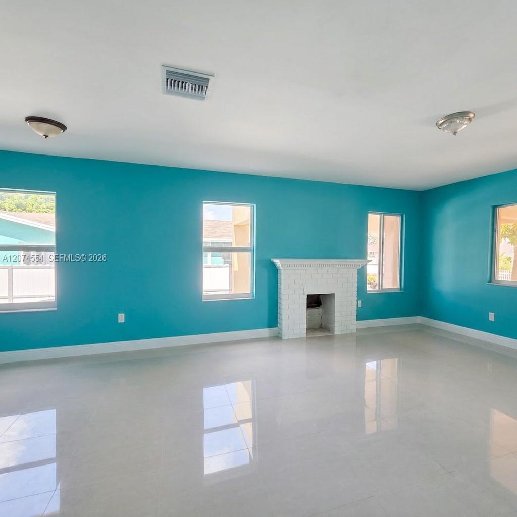 1934 Nw 35th Street Property Photo 13