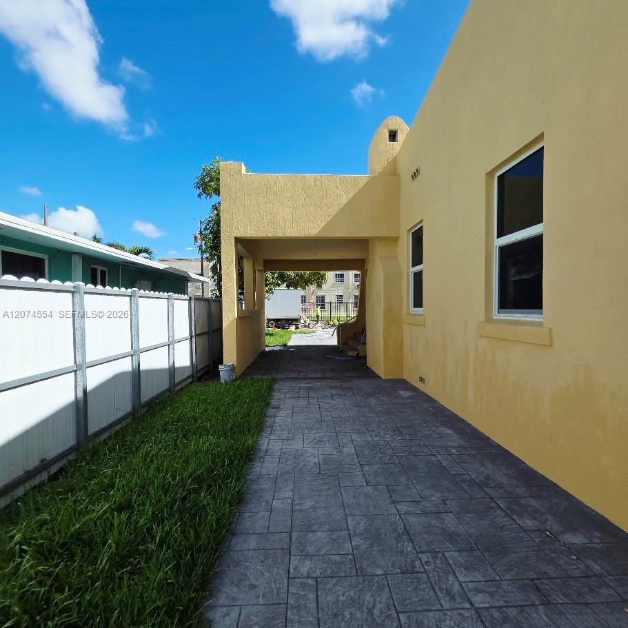 1934 Nw 35th Street Property Photo 17