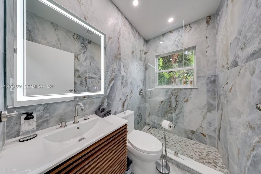 46 Ne 43rd Street Property Photo 12