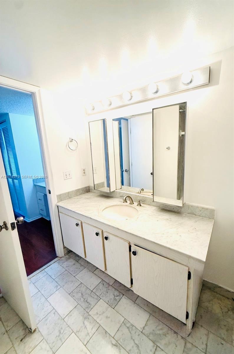 2401 S Ocean Drive 602 Property Photo 25