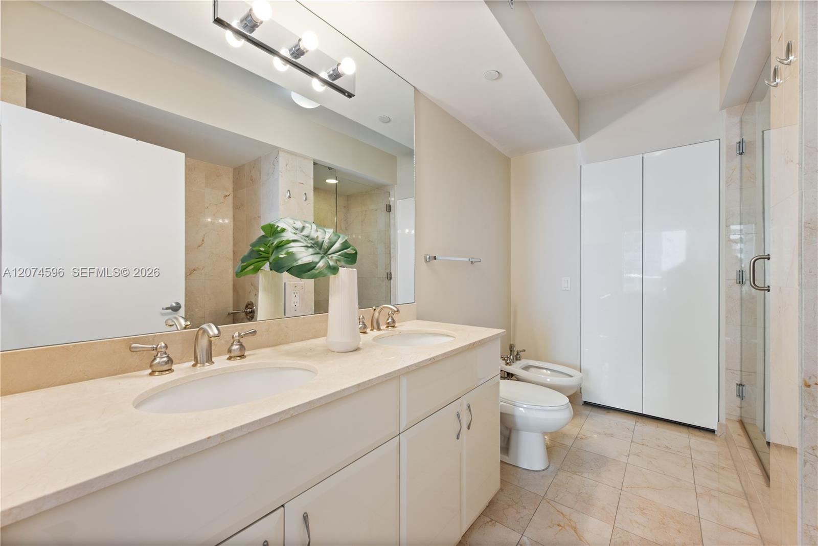 A12074596 Property Photo 3