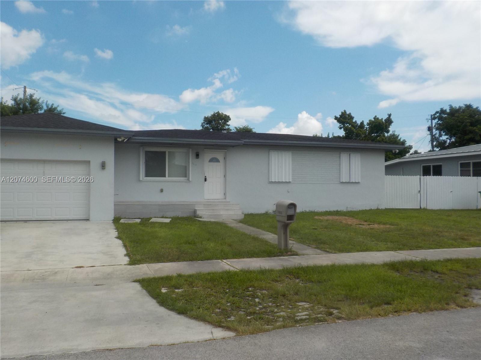 A12074600 Property Photo 2