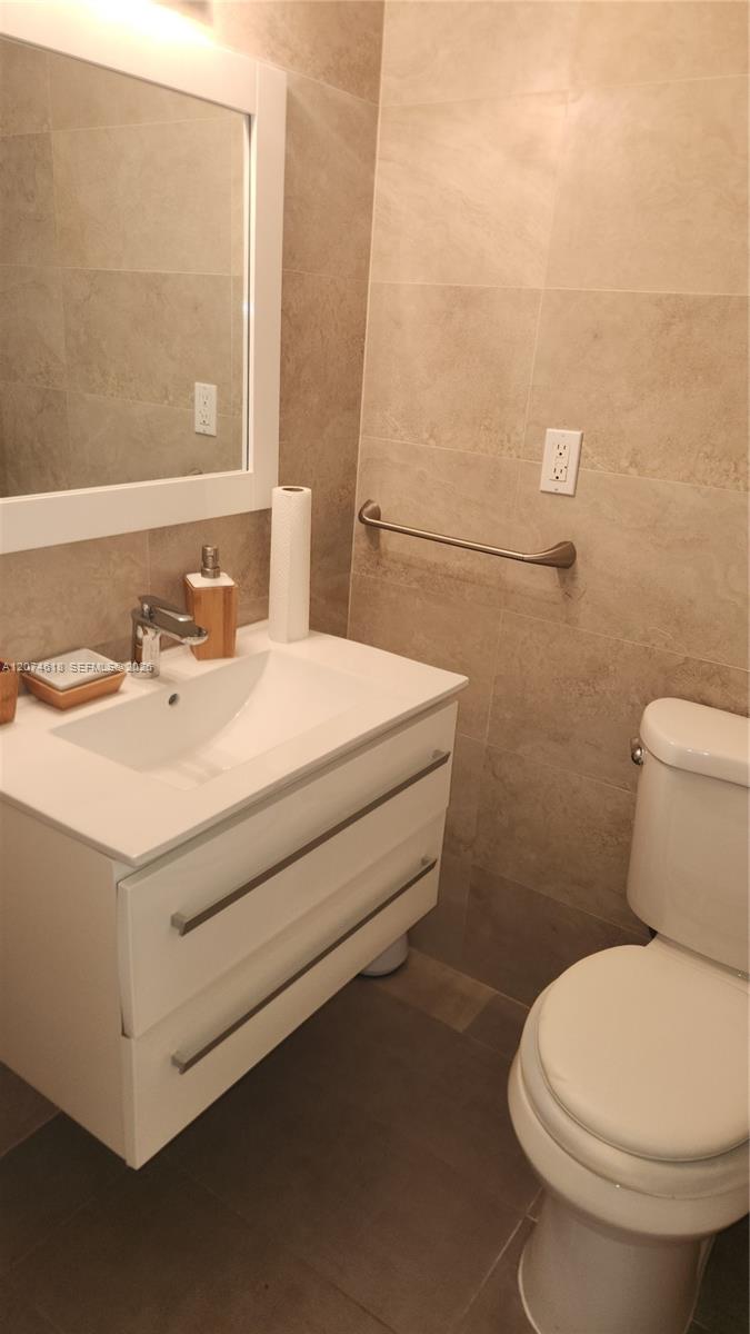500 Bayview Drive 1725 Property Photo 9