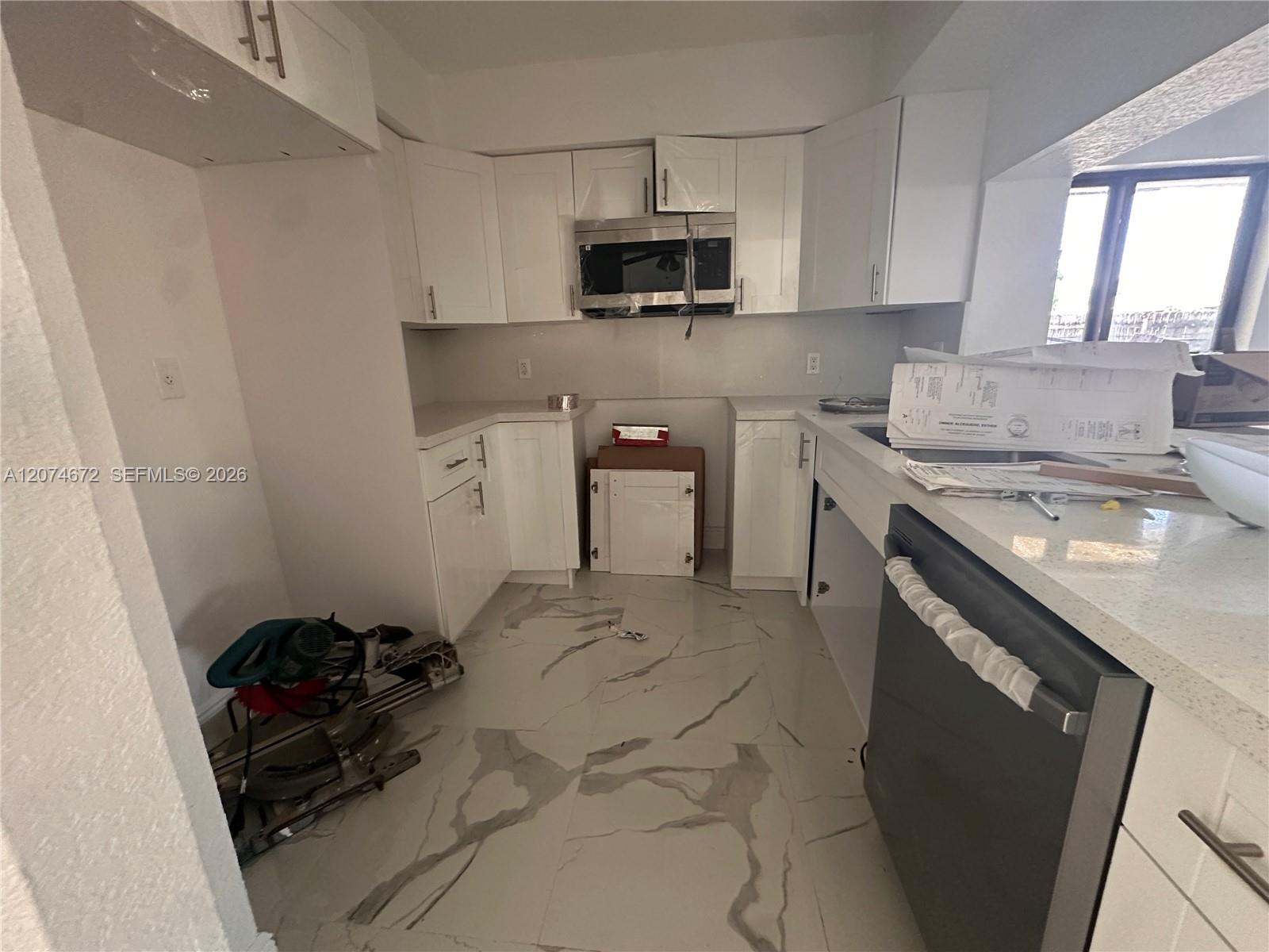 631 Nw 37th Avenue Property Photo 5