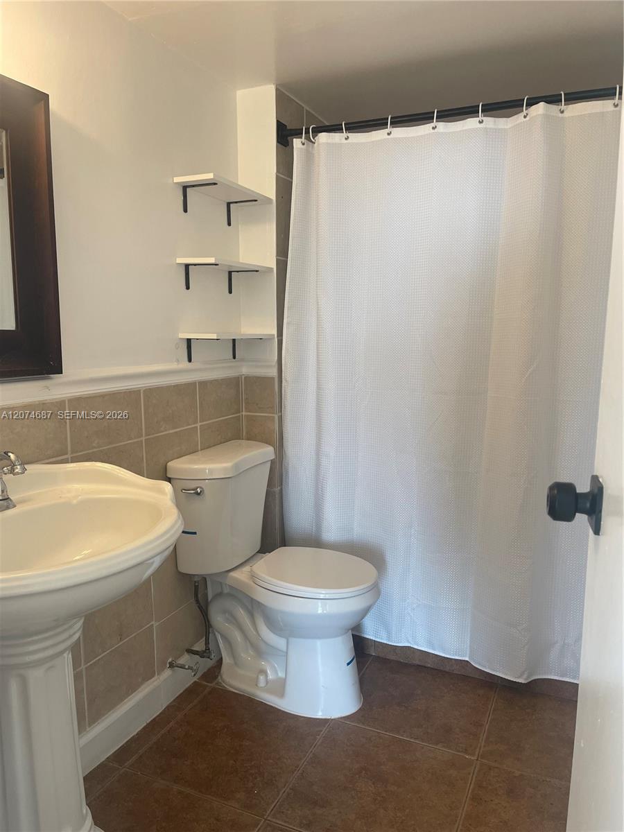 A12074687 Property Photo 3